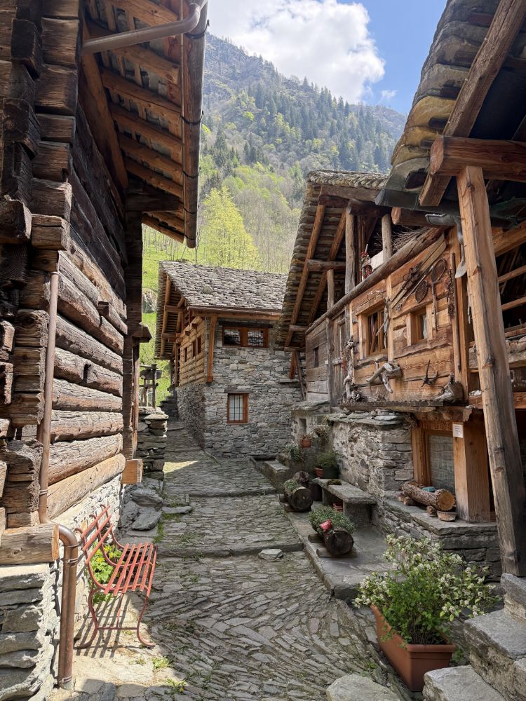 Weekend in Valsesia itinerario tra borghi Walser trekking e natura 