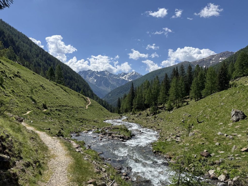 Val di Sole tra cascate ponti sospesi e castelli medievali