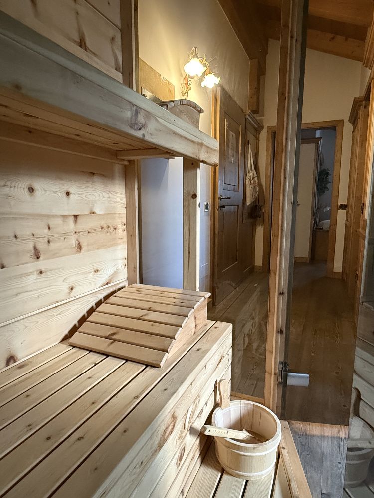 Val di Sole tra cascate ponti sospesi e castelli medievali